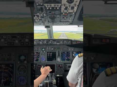 Landing into Liverpool Airport 737-800 Cockpit View #cockpit #airportlanding #cockpitview